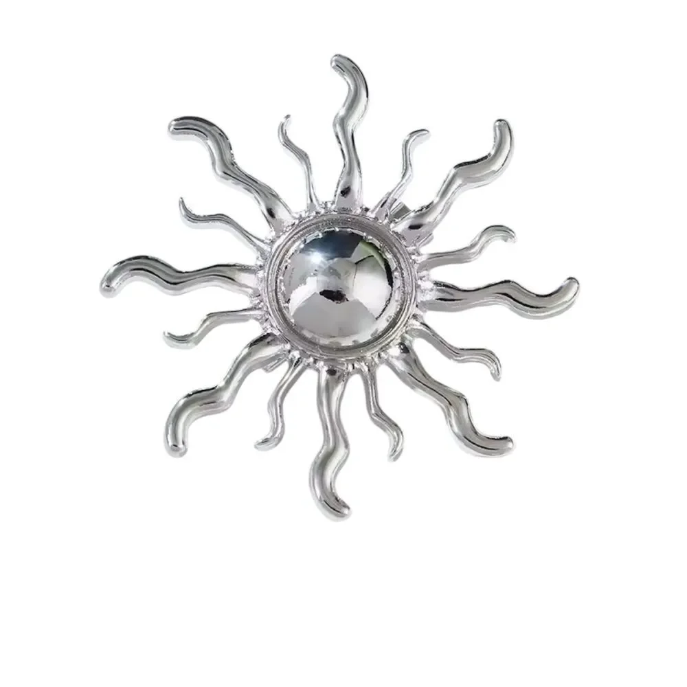 SILVERTONE SUN BROOCH‎